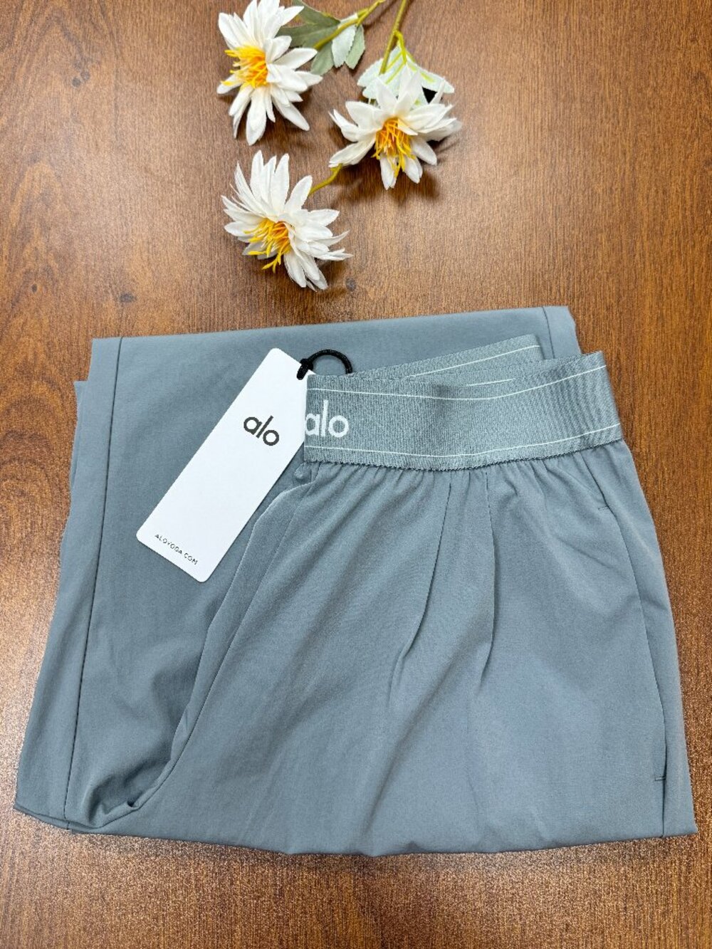 NWT 😉 Steel Grey ALO Yoga High Waisted Pants | 30" Inseam💕 Soft Neutral - Picture 3 of 7
